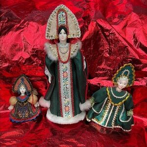 Set of 3 Traditional Russian Dolls in Green Attire